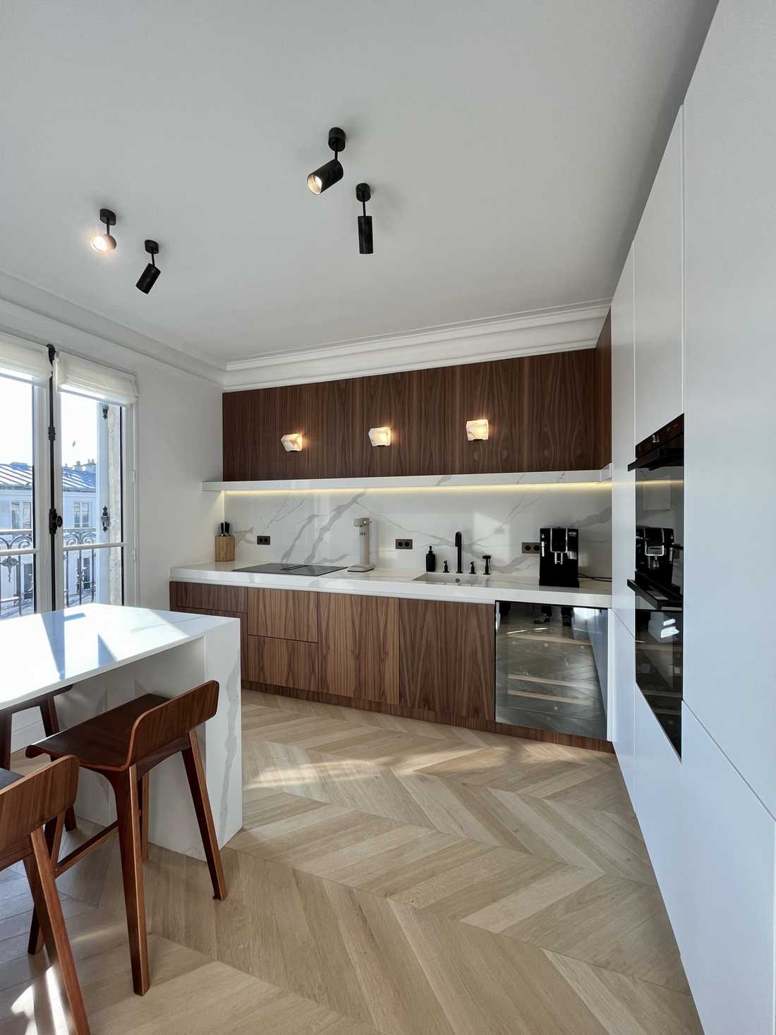 Réunion de deux appartements haussmanniens - cuisine contemporaine