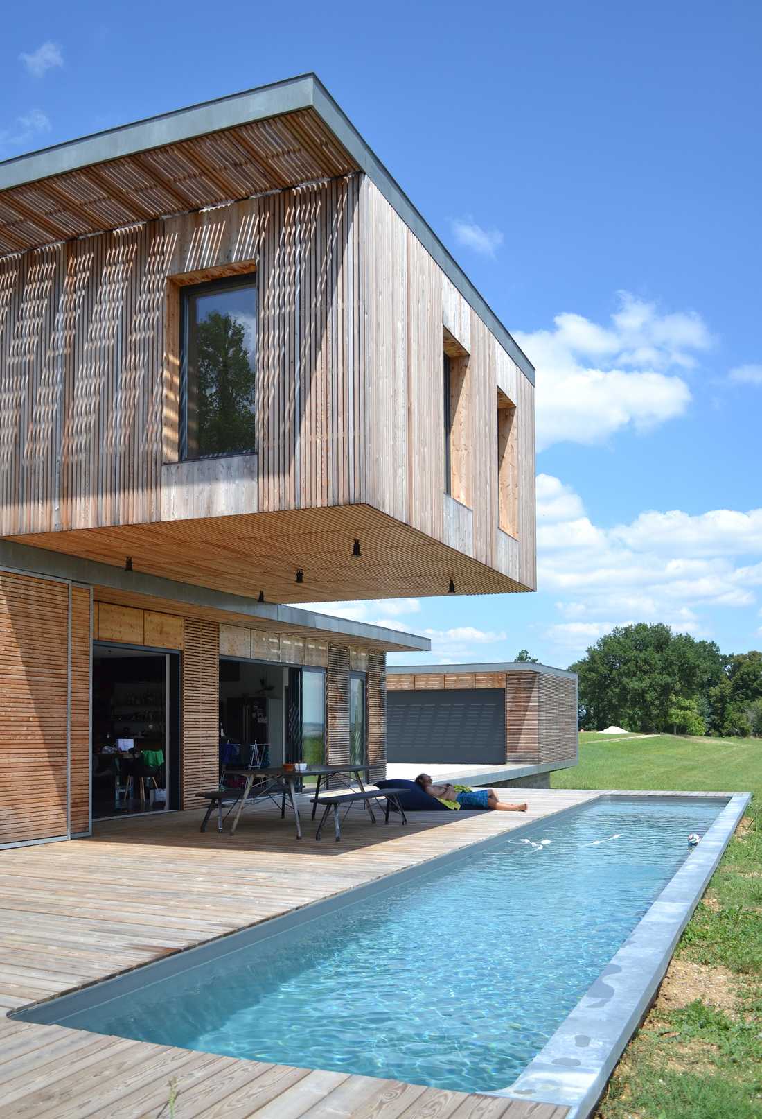 Maison contemporaine bois et béton par un architecte sur la côte basque