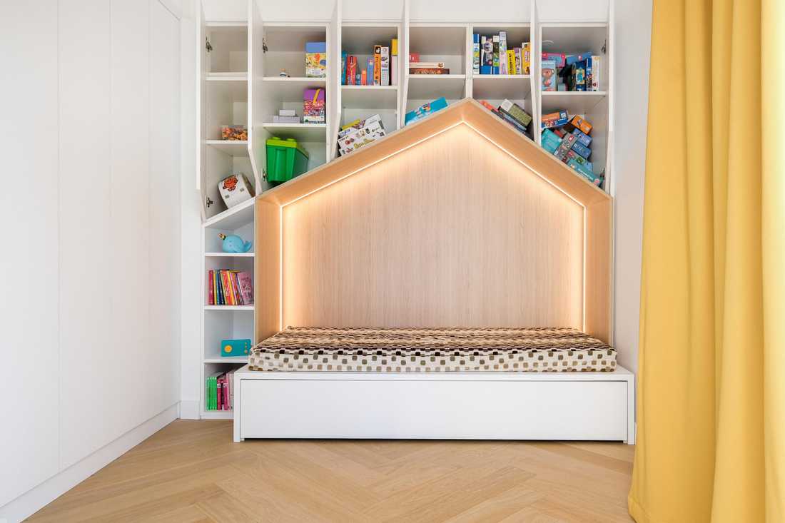 Chambre d'enfant avec lit et éclairage sur mesure en LED